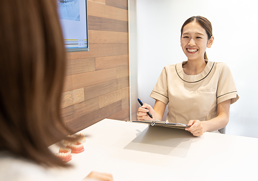 歯を削らず安全に歯を白くできる治療法